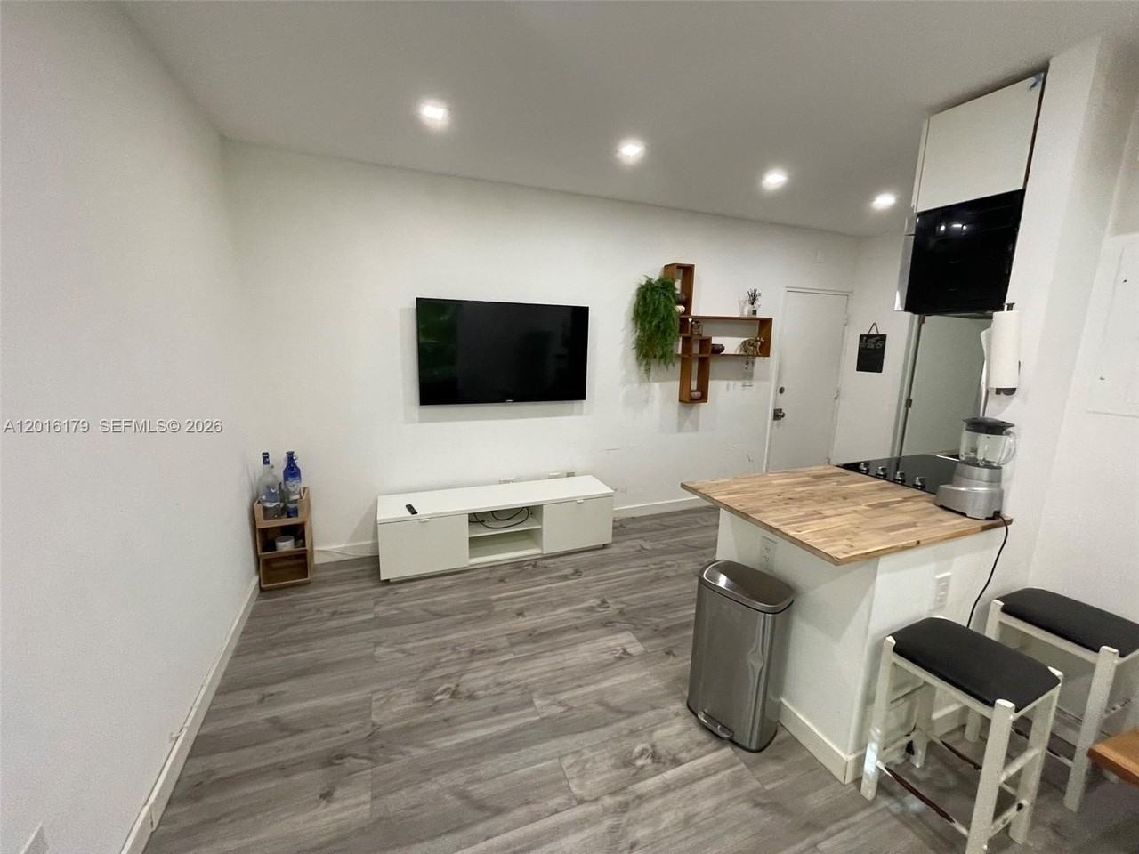 1555 Pennsylvania Ave #110 - Photo 7 of 14