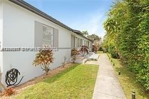 3581 Sw 17th St - Photo 3 of 12