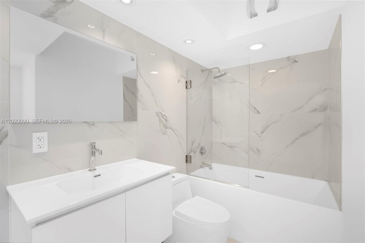 221 Jefferson Ave #10 - Photo 5 of 9