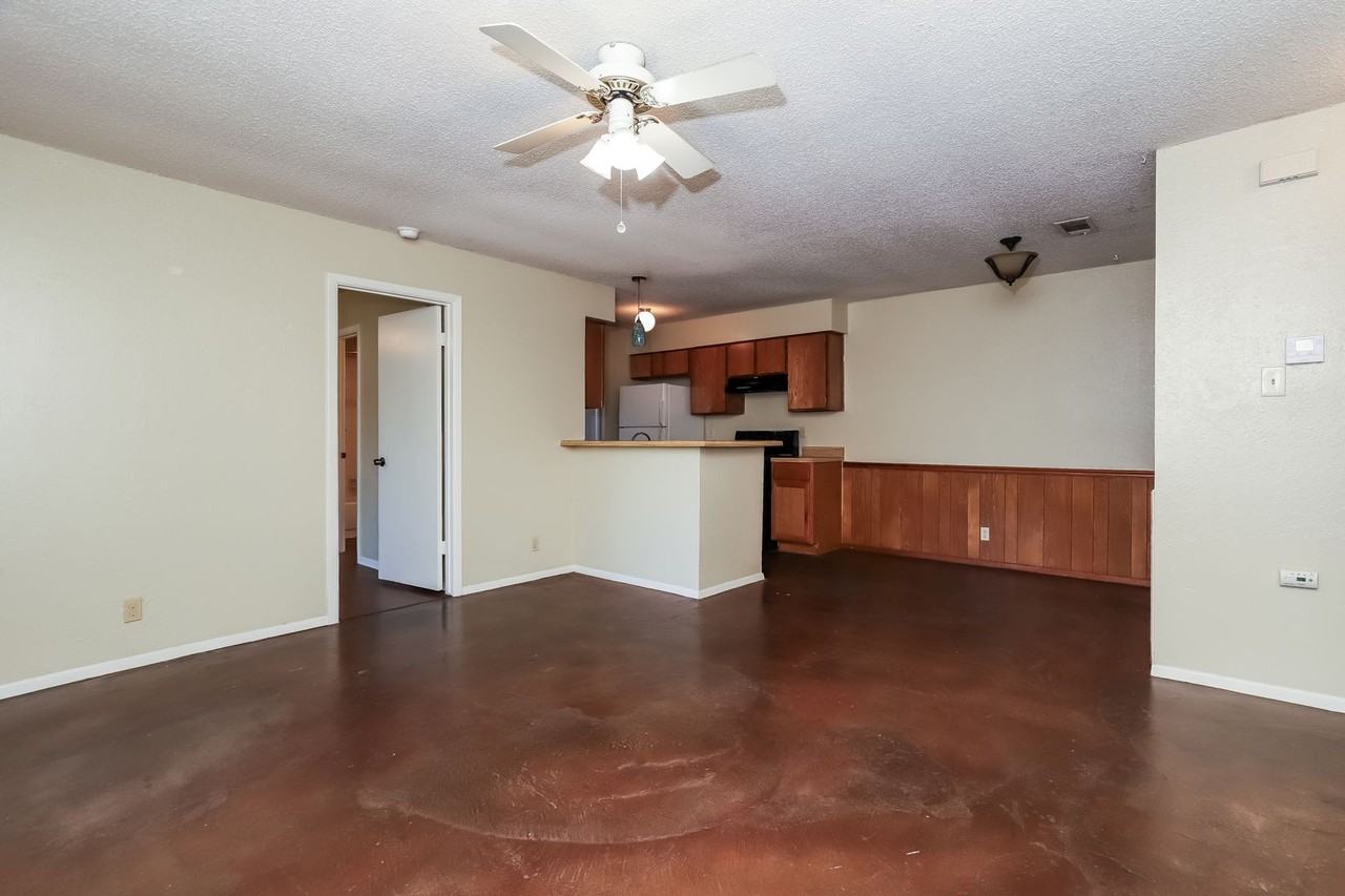 9903A Hundred Oaks Cir - Photo 2 of 15