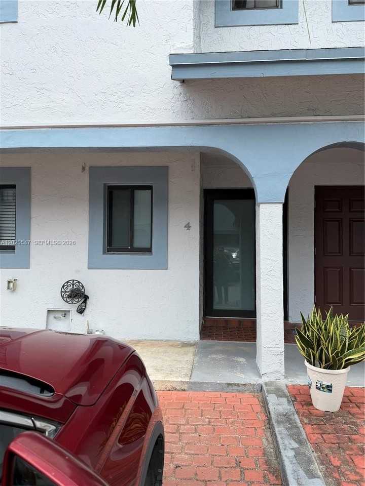 11841 Sw 18th St #4-21 - Photo 3 of 23