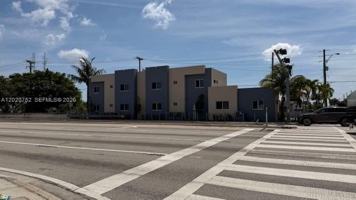 featured image of 811 E 52nd St #101