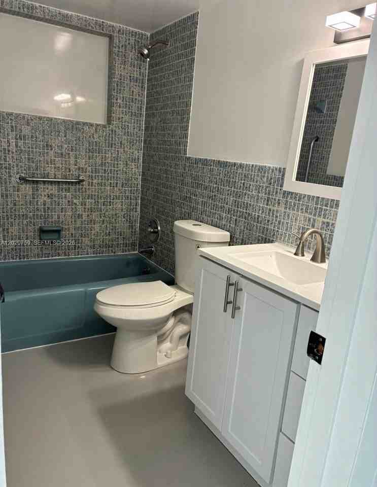 490 Ne 170th St - Photo 3 of 6