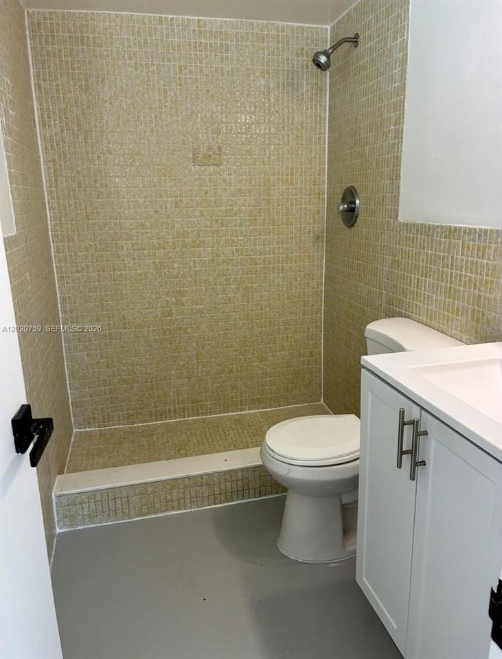 490 Ne 170th St - Photo 5 of 6