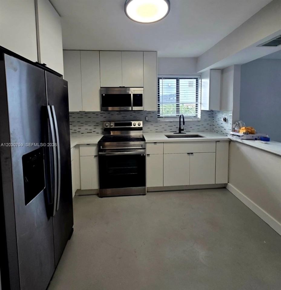 490 Ne 170th St - Photo 6 of 6