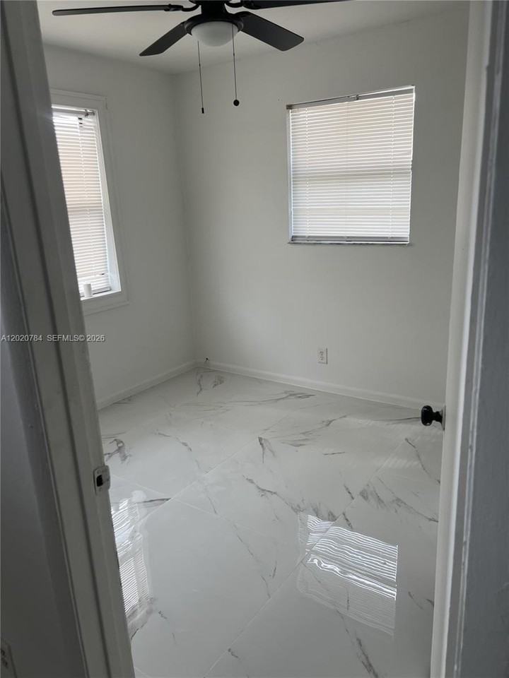 4809 Sw 25th St - Photo 2 of 6