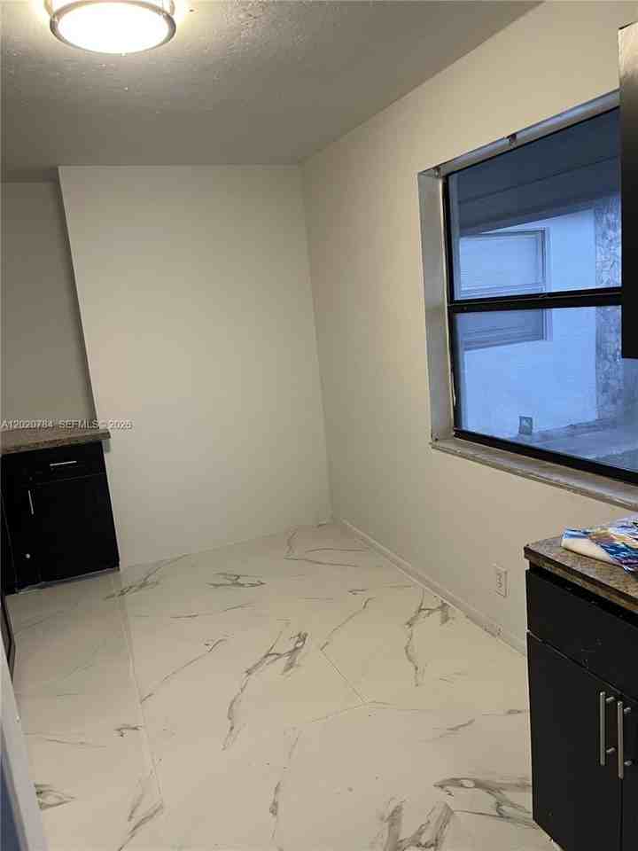 4809 Sw 25th St - Photo 3 of 6