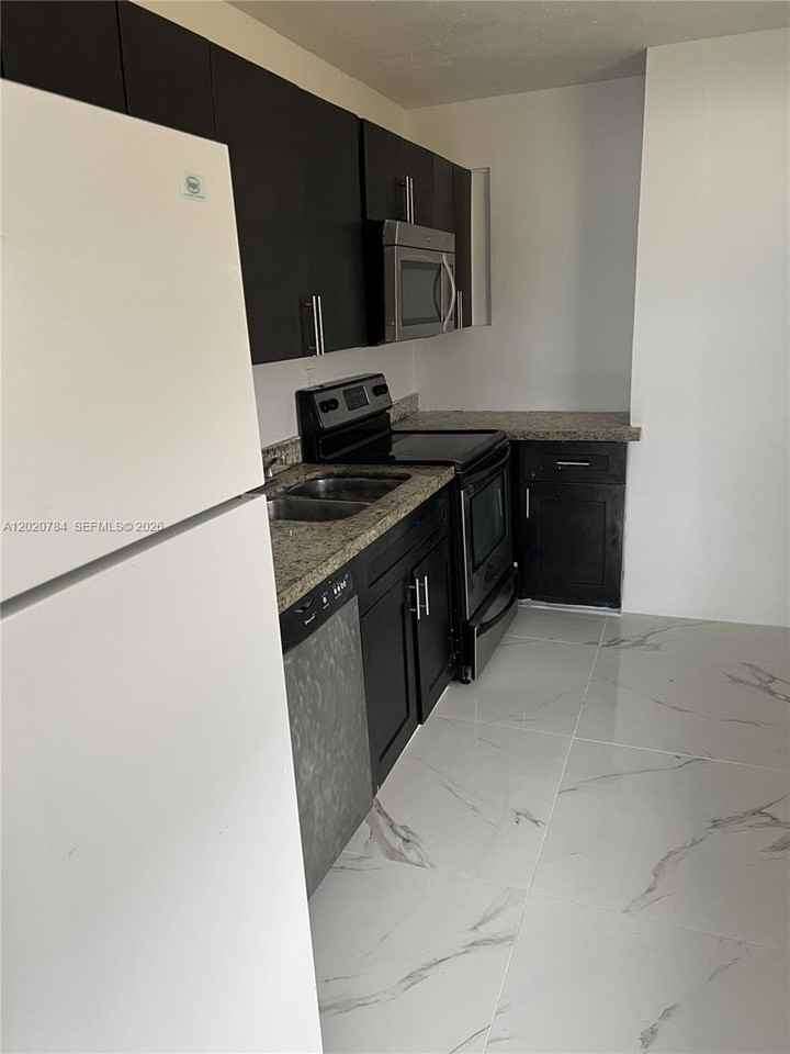 4809 Sw 25th St - Photo 4 of 6