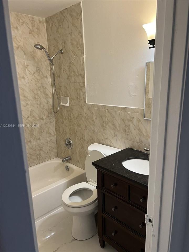 4809 Sw 25th St - Photo 5 of 6