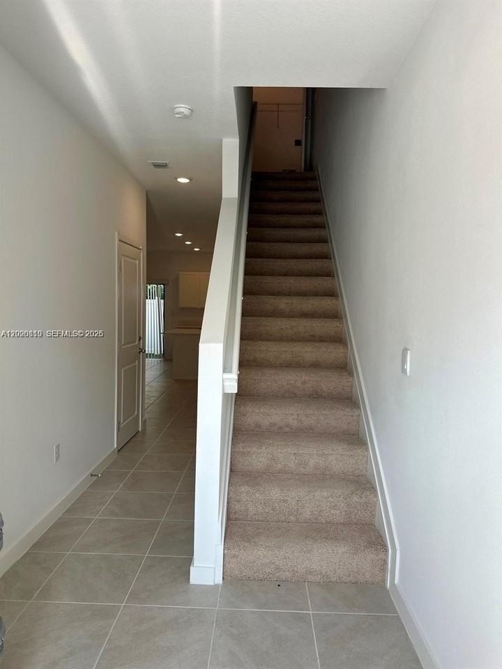 853 Sw 12th St - Photo 5 of 22