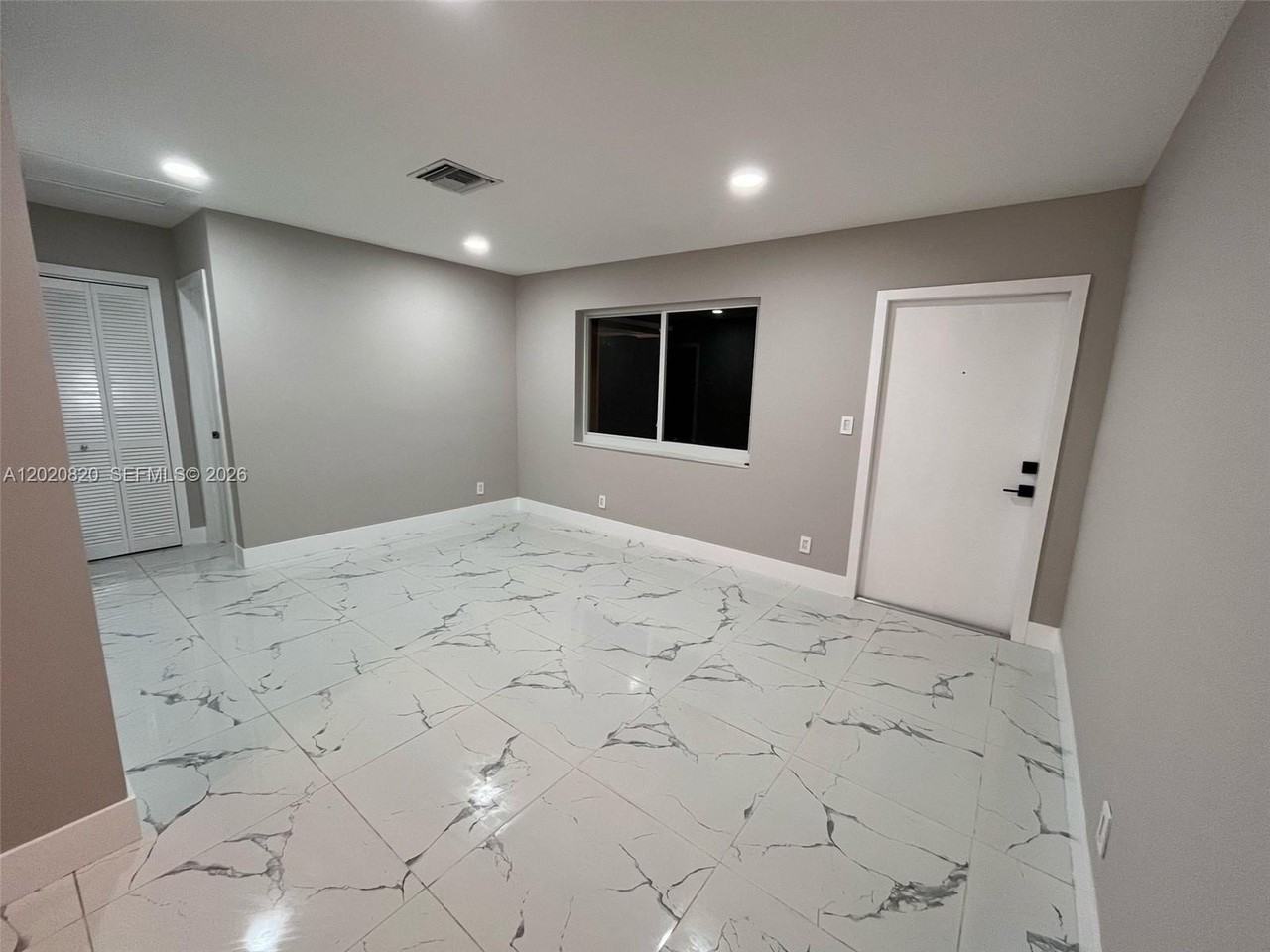 1015 W Las Olas Blvd #3 - Photo 6 of 19