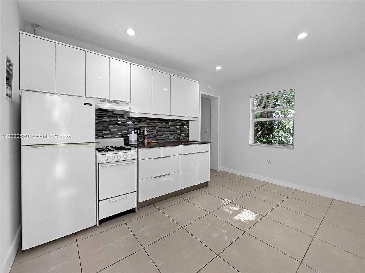 620 86th St #B - Photo 2 of 26