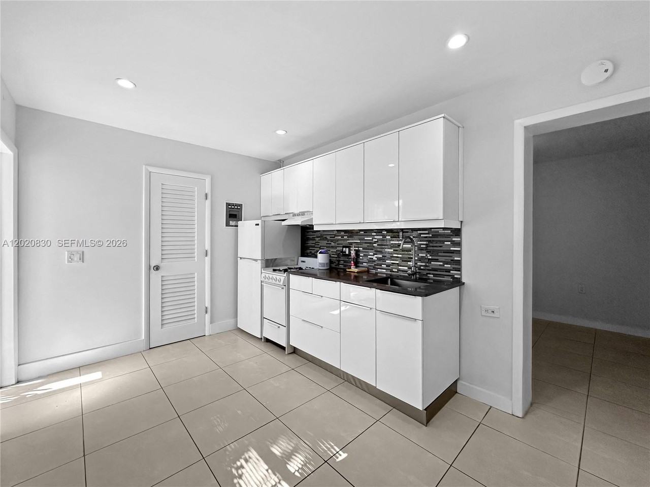 620 86th St #B - Photo 3 of 26