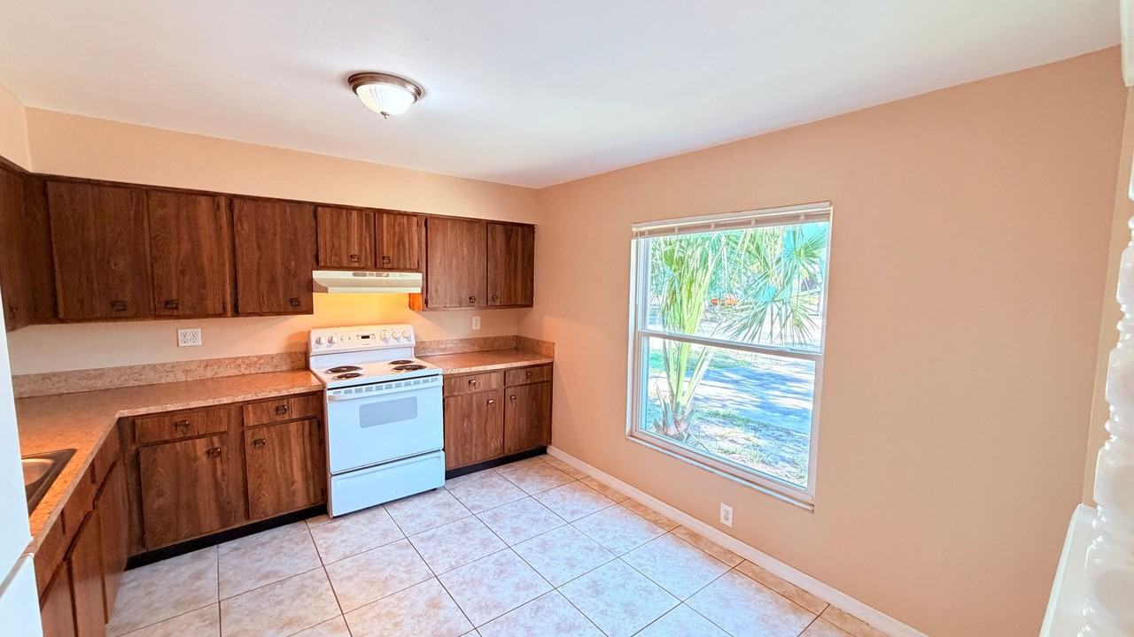 5516 Charleston St - Photo 3 of 23
