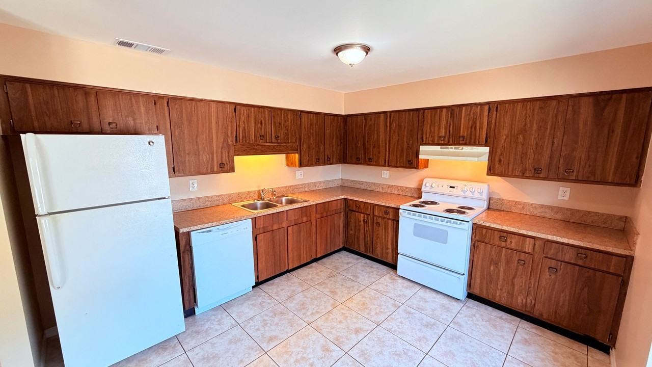 5516 Charleston St - Photo 4 of 23