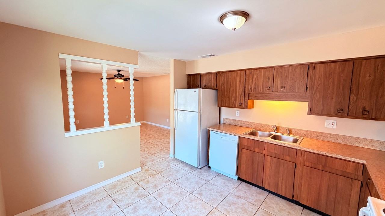 5516 Charleston St - Photo 5 of 23