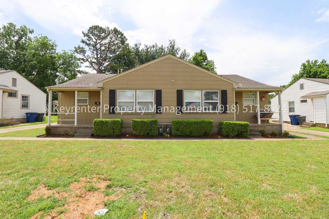 936 E 37th Pl - Photo 2 of 25