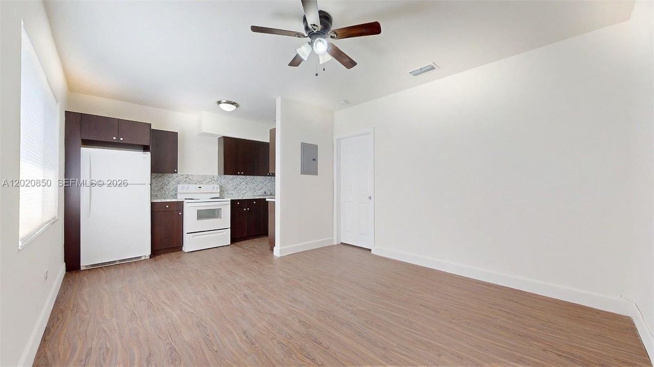 74 W 15th St #2 - Photo 4 of 22
