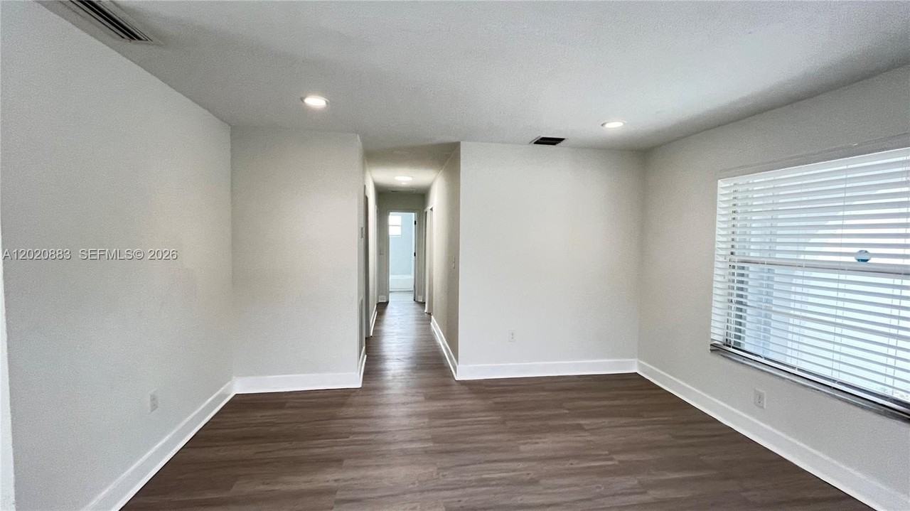 1809 Nw 33rd St #1809 - Photo 4 of 23