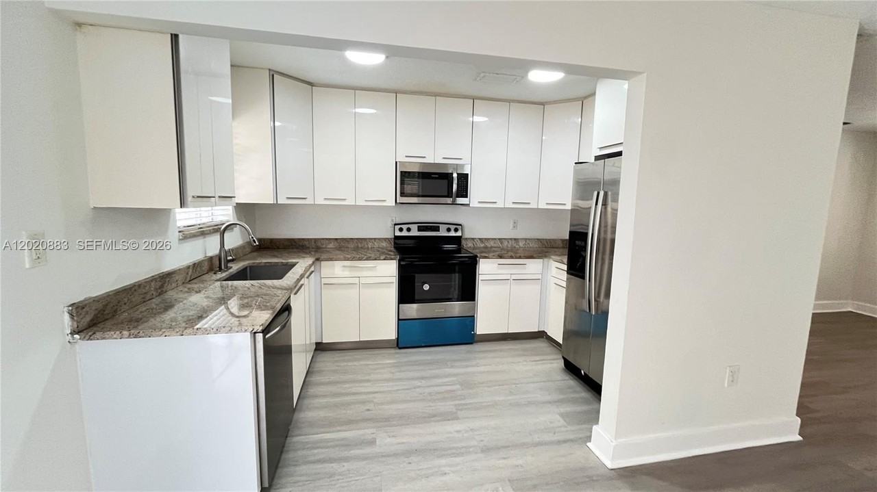 1809 Nw 33rd St #1809 - Photo 7 of 23