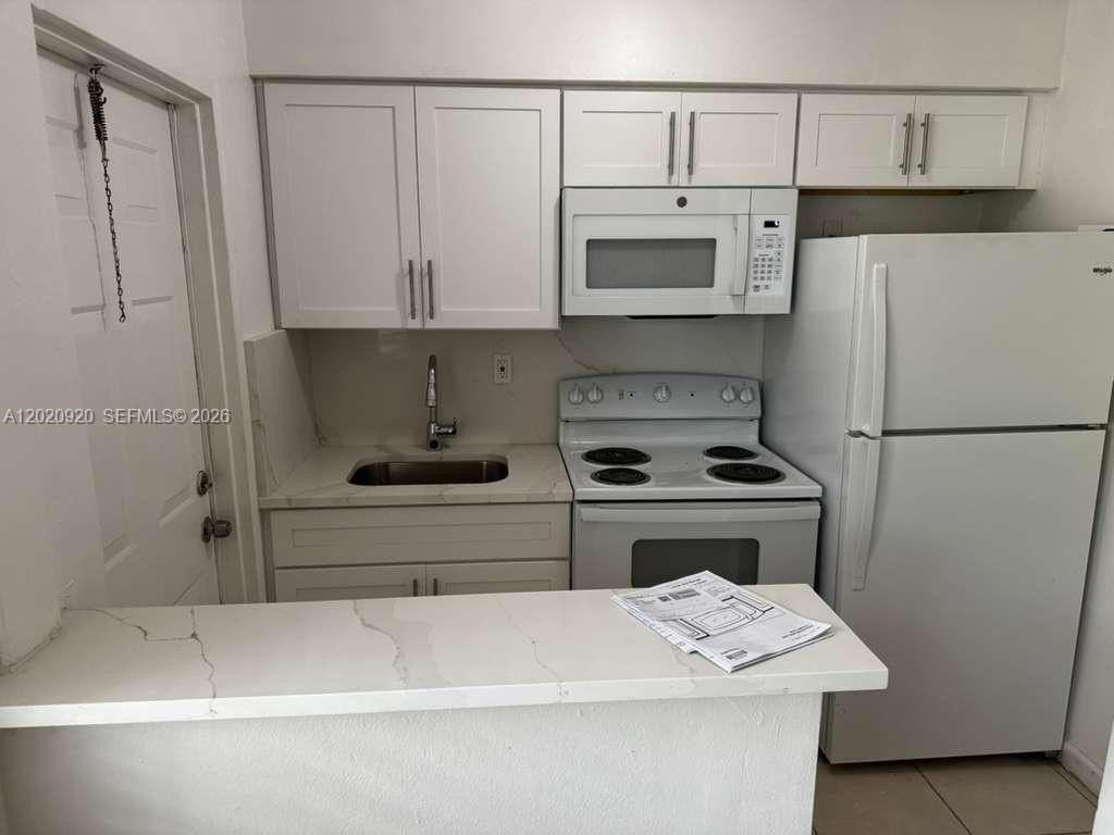 16851 Ne 21st Ave #5 - Photo 5 of 15
