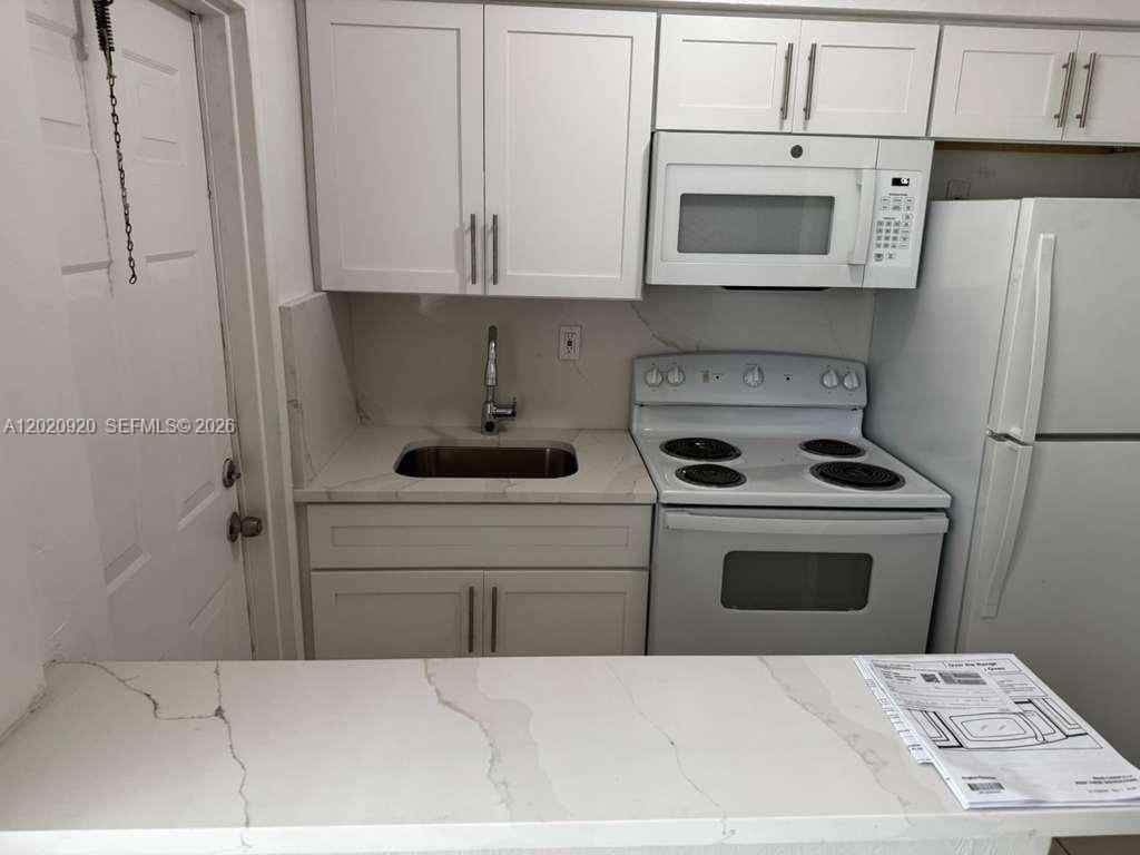 16851 Ne 21st Ave #5 - Photo 6 of 15