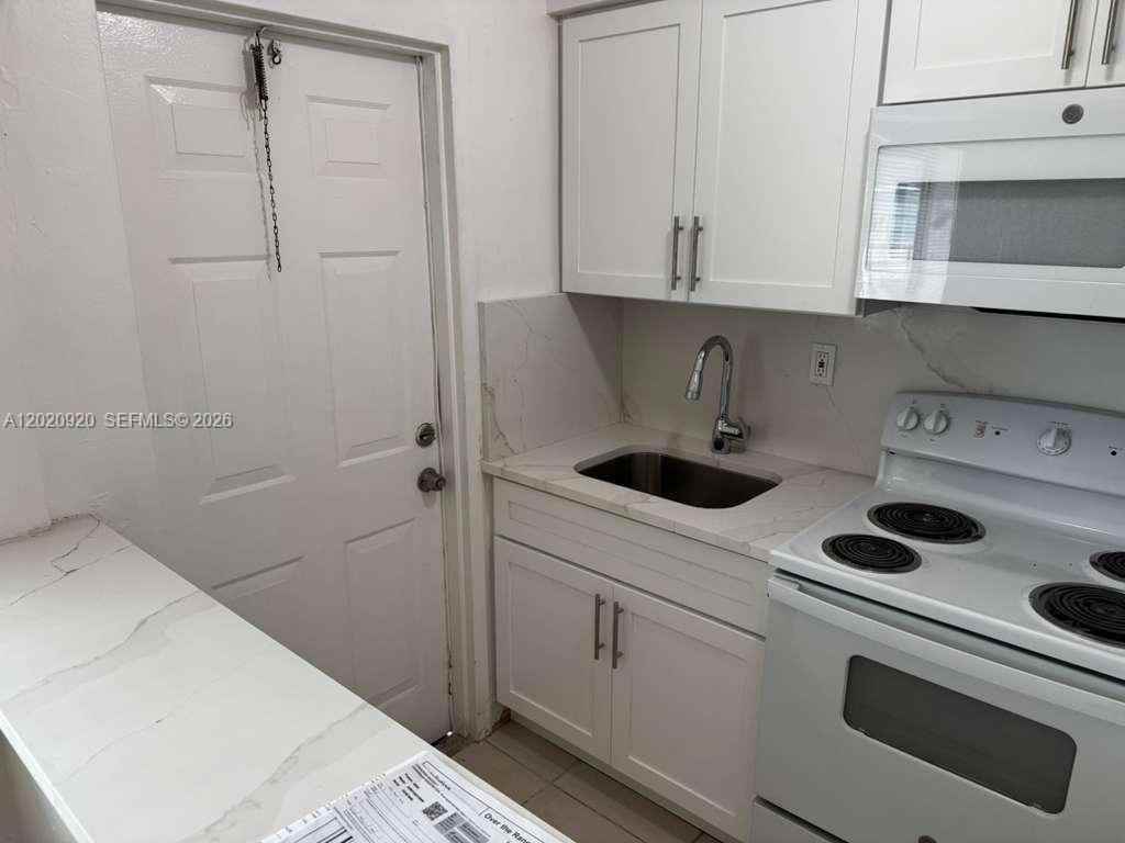 16851 Ne 21st Ave #5 - Photo 7 of 15