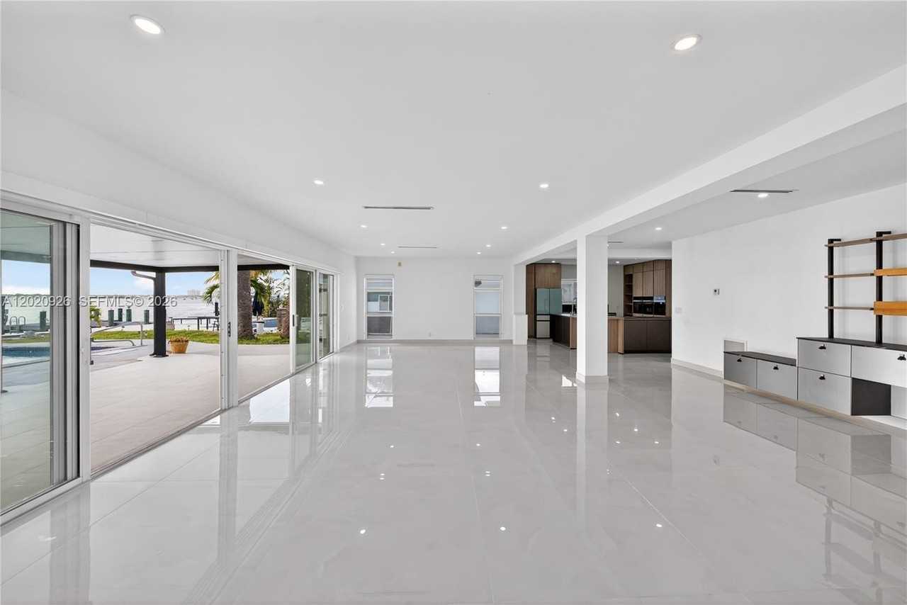 1101 S Shore Dr #1 - Photo 3 of 47
