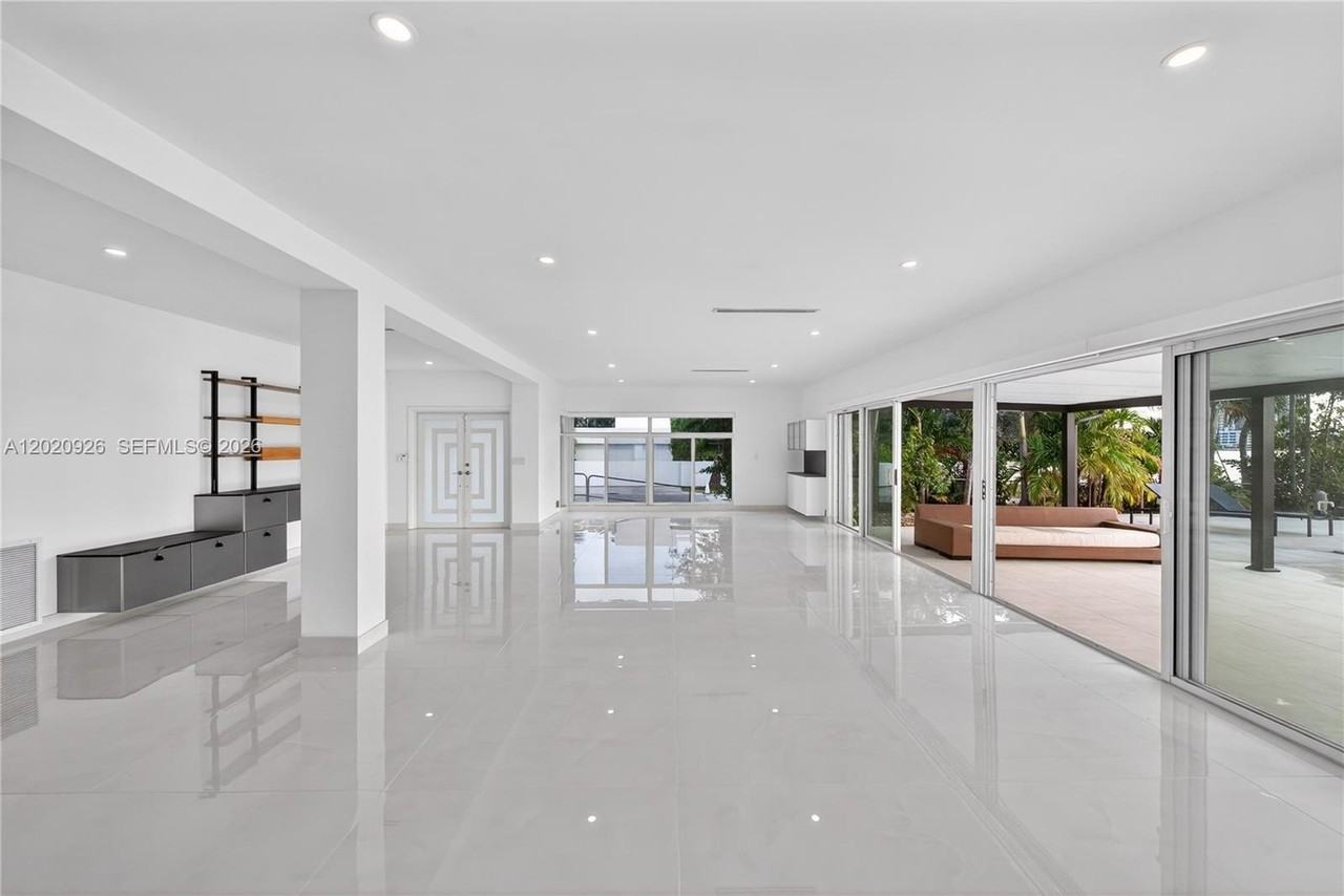 1101 S Shore Dr #1 - Photo 4 of 47