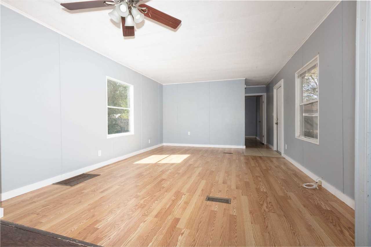 1824 Marion County Rd - Photo 4 of 17