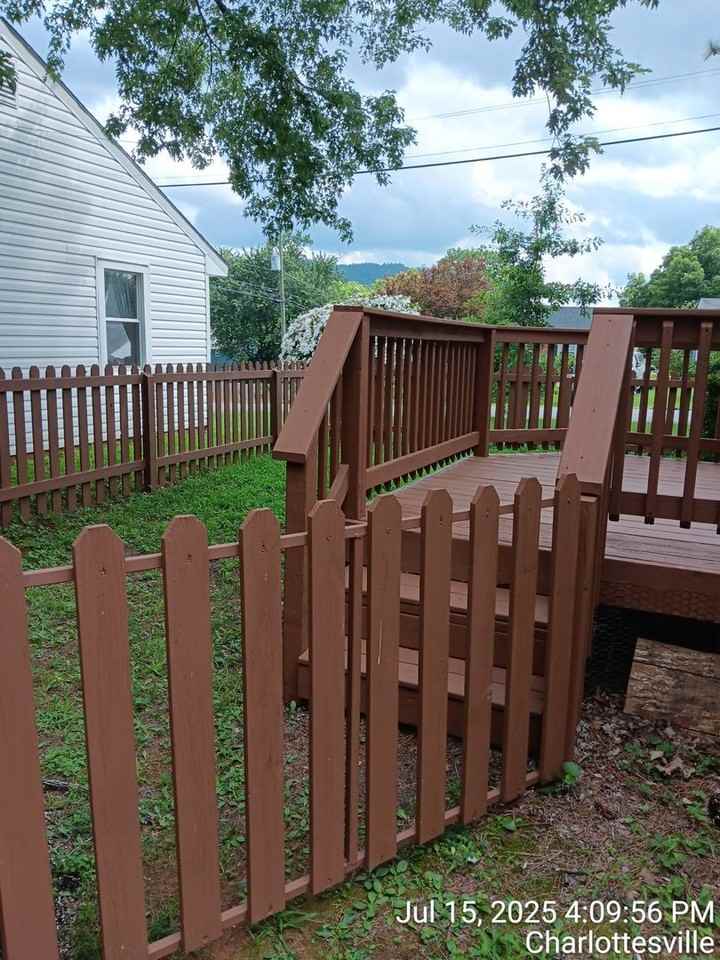 1608 Green St - Photo 2 of 16