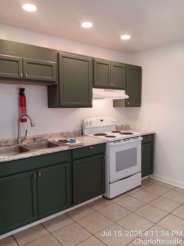 1608 Green St - Photo 7 of 16