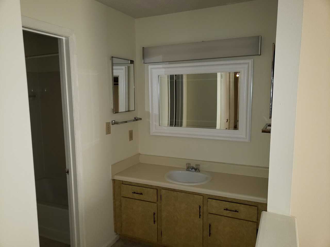 130 Kingsbury Dr - Photo 4 of 14