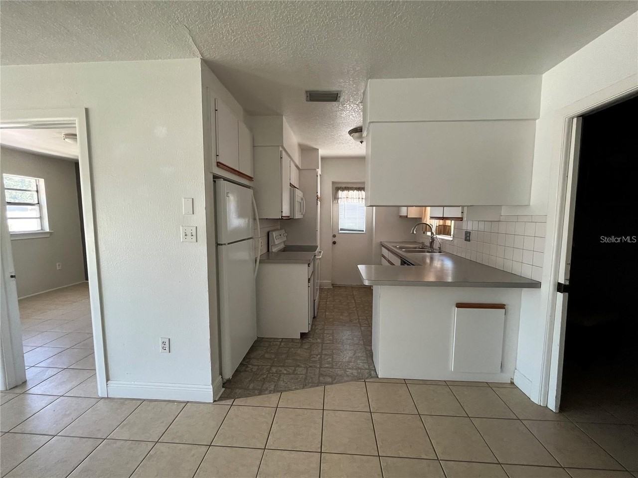 3842 Hawkeye Cir - Photo 3 of 13