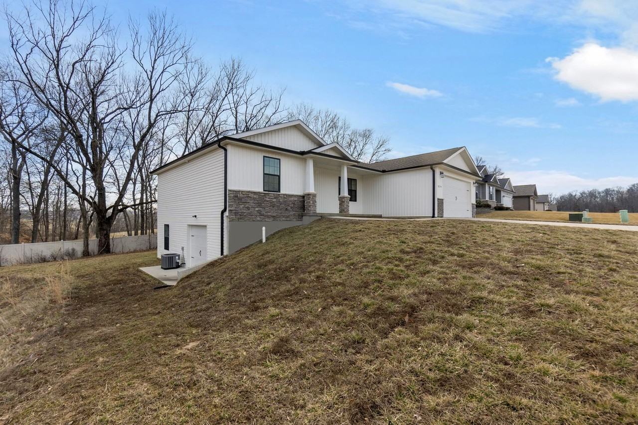 524 Old Poplar Rd - Photo 2 of 37