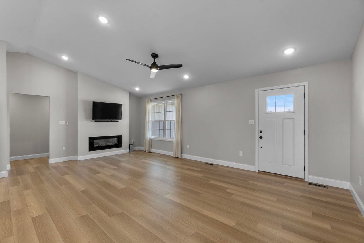 524 Old Poplar Rd - Photo 4 of 37