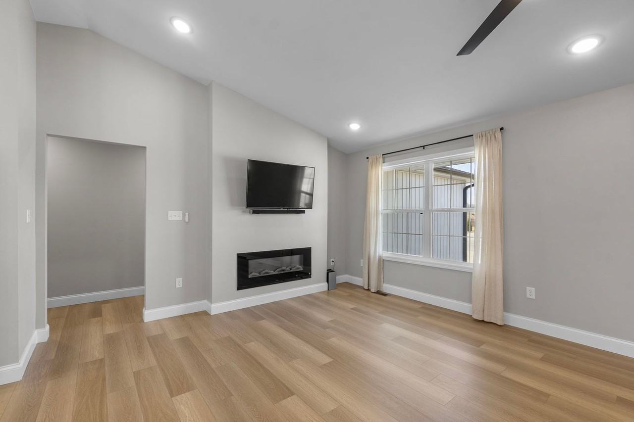 524 Old Poplar Rd - Photo 5 of 37