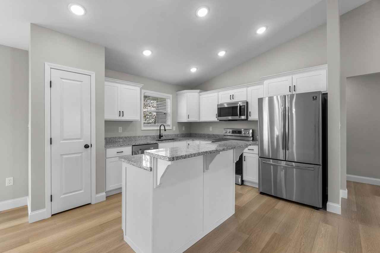 524 Old Poplar Rd - Photo 6 of 37