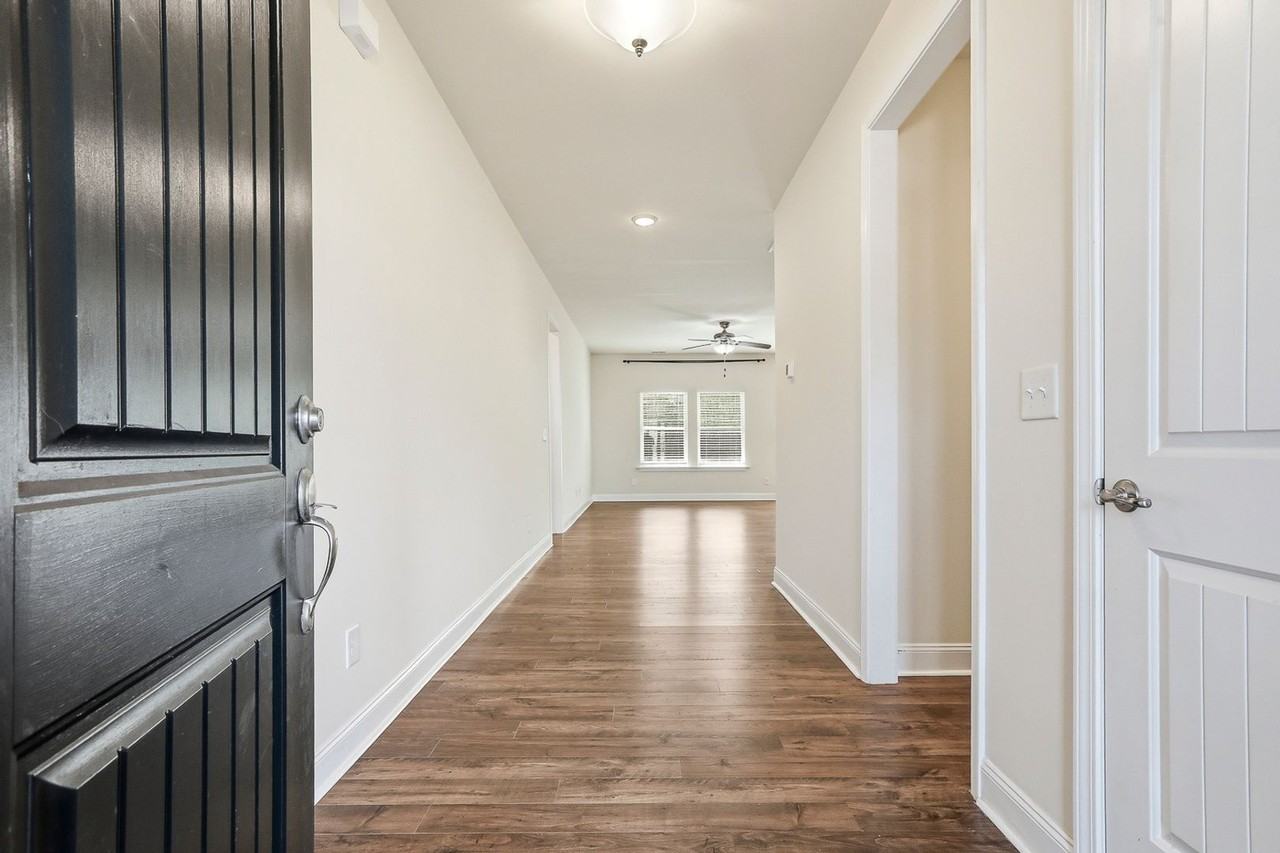 52 Woodwater Cir - Photo 5 of 43
