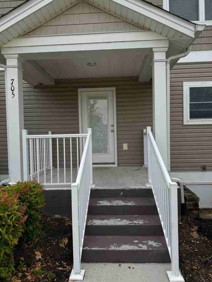 711 Michelle Ln - Photo 3 of 20