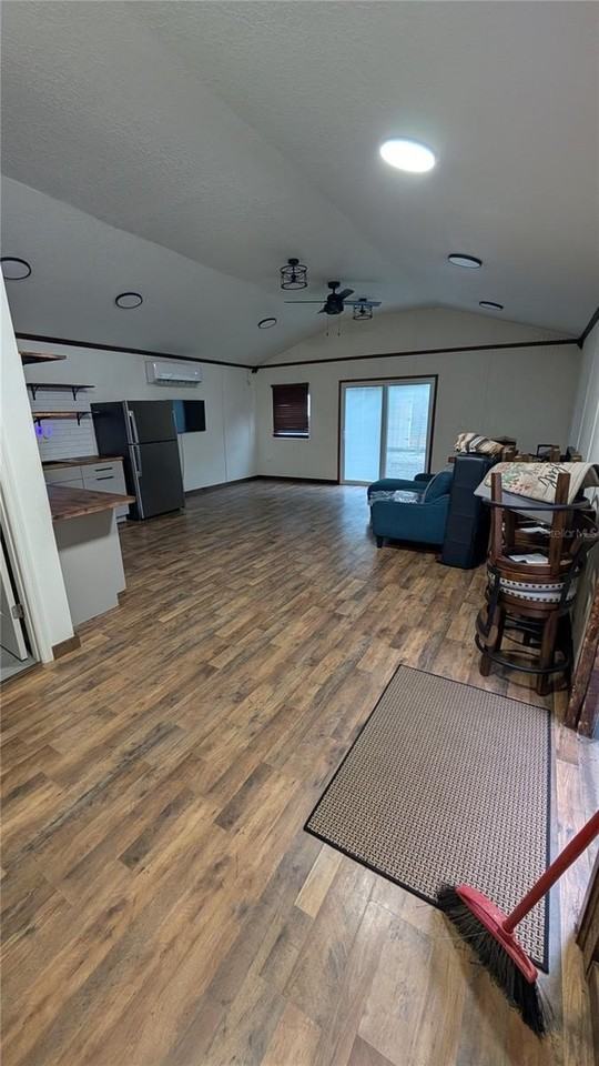 18312 Hollister Rd - Photo 7 of 10