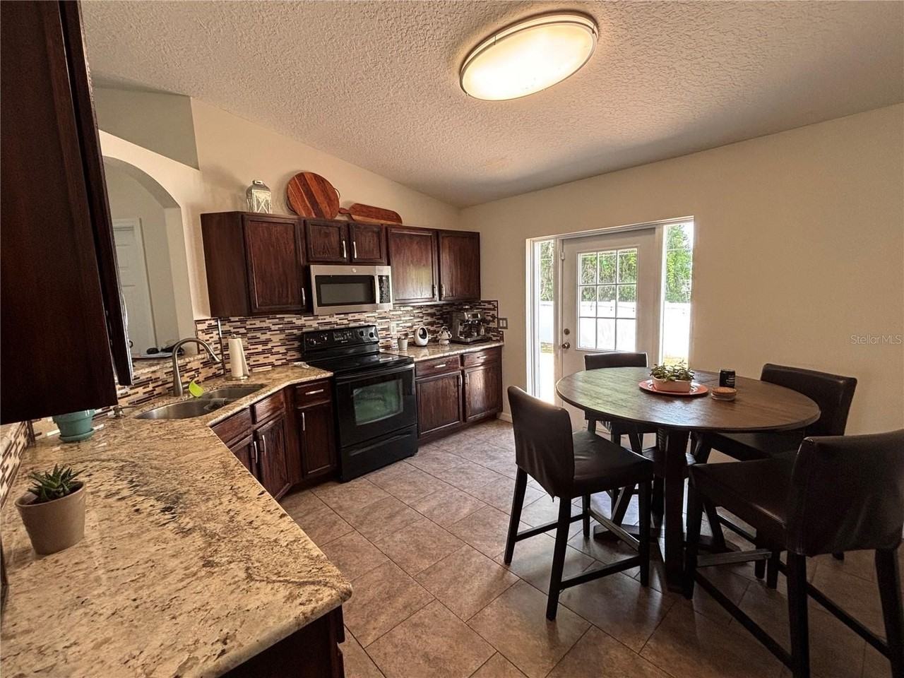 929 Lake Lindley Dr N - Photo 4 of 10