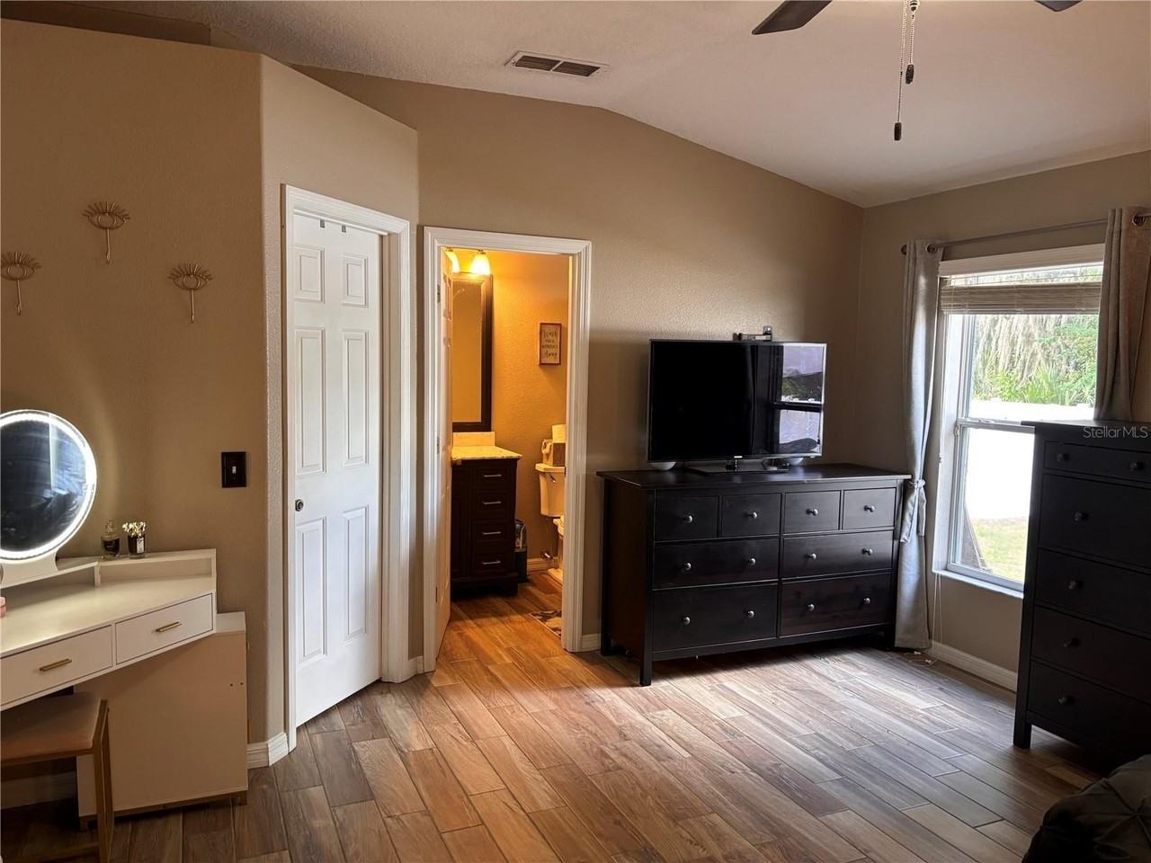 929 Lake Lindley Dr N - Photo 6 of 10