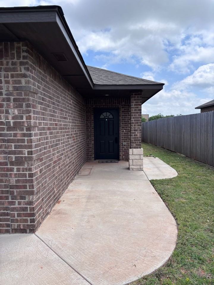 7520 Redbud Villa Ct #B - Photo 2 of 27