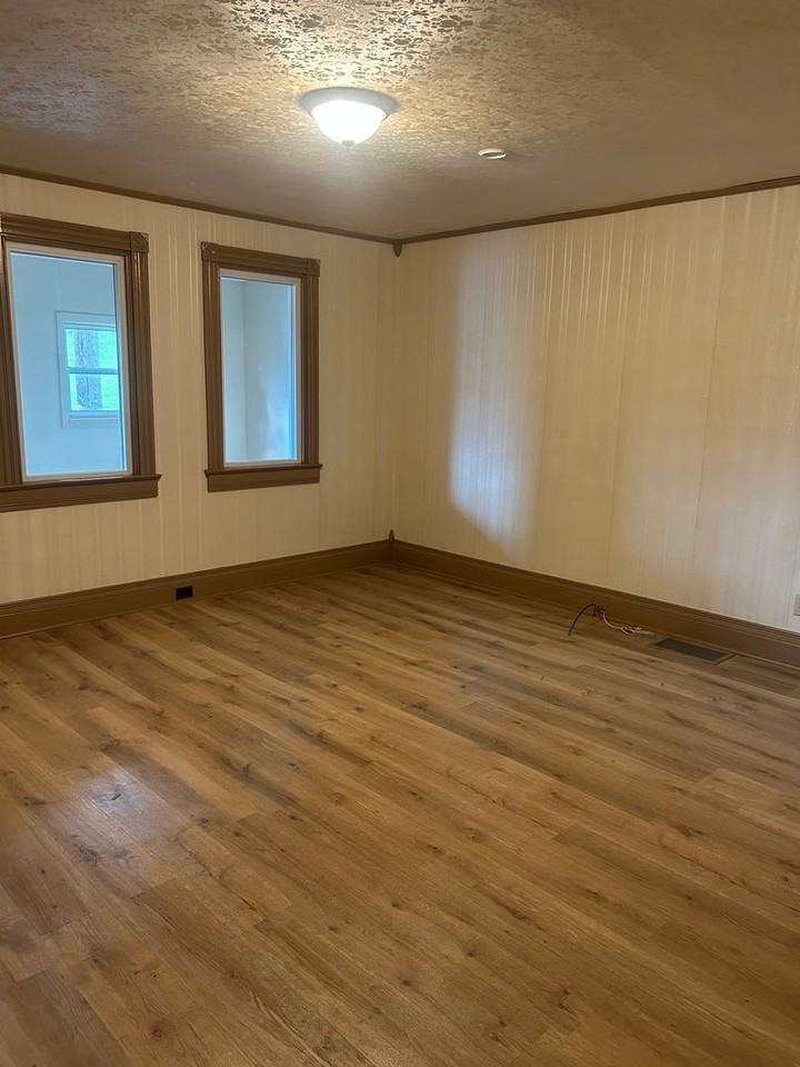 728 7th St - Photo 4 of 12