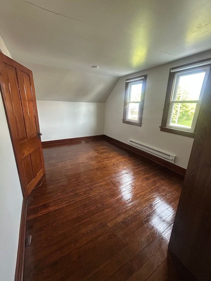 728 7th St - Photo 6 of 12