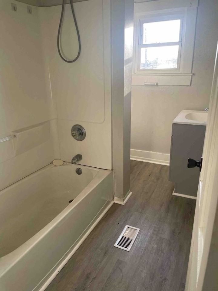 307 N Isabella St - Photo 5 of 8