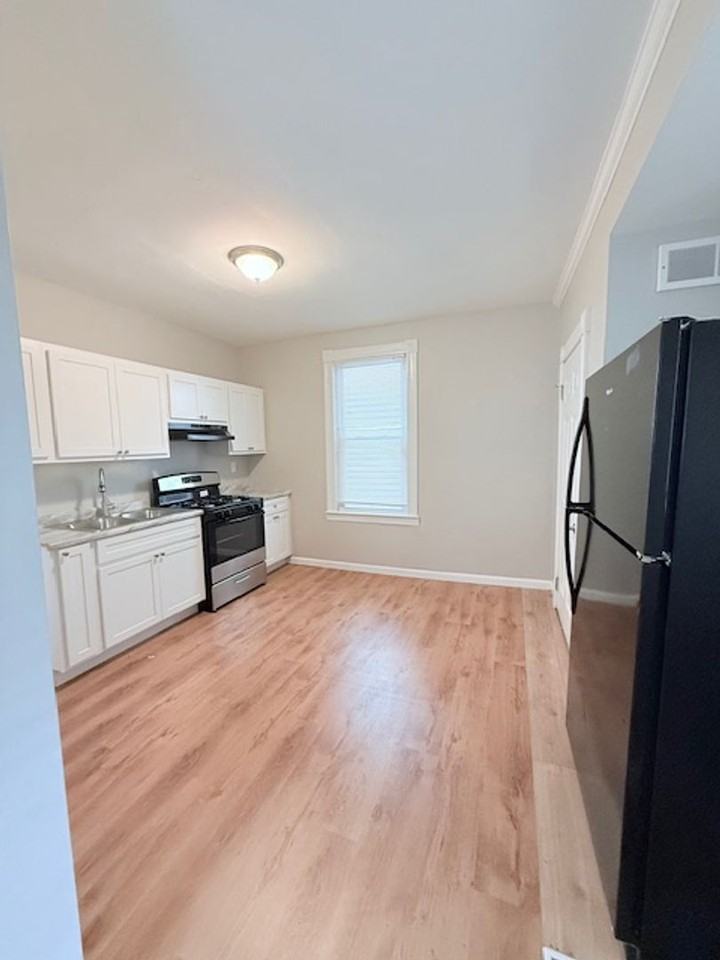 6614 Chamberlain Ave - Photo 5 of 17