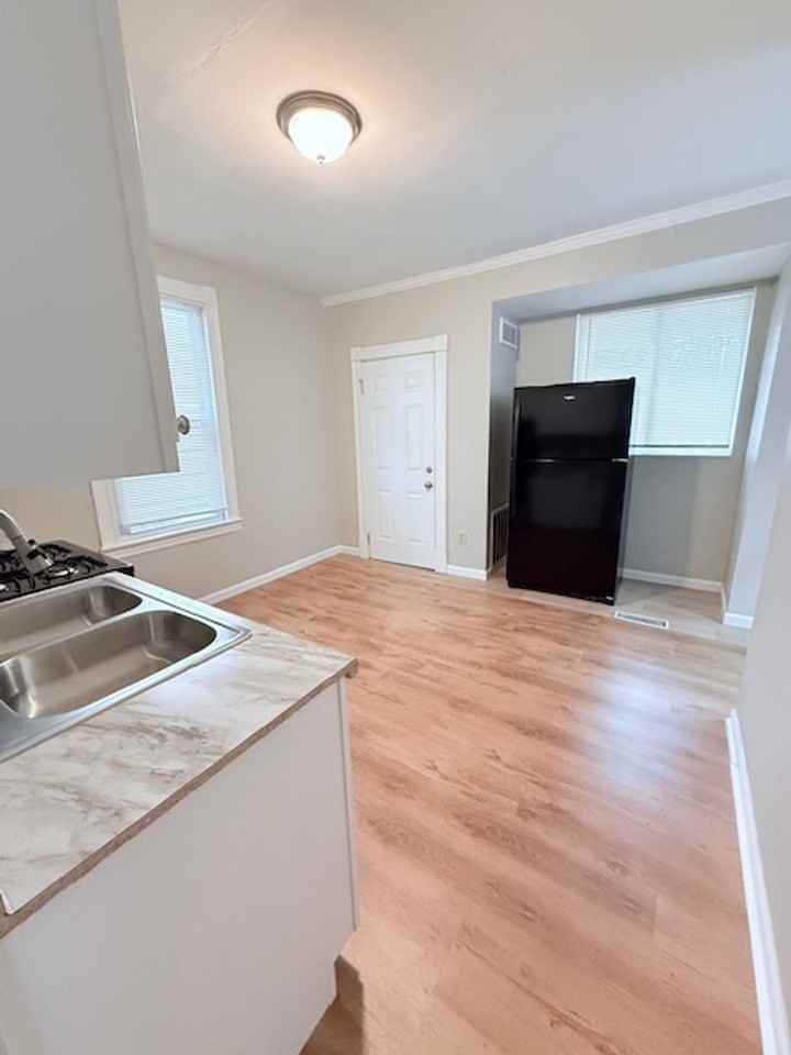 6614 Chamberlain Ave - Photo 6 of 17