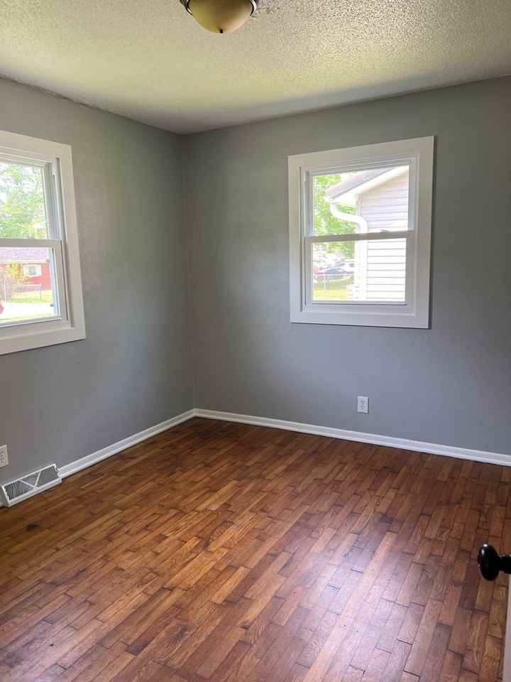 1302 S Estate Ave - Photo 3 of 6